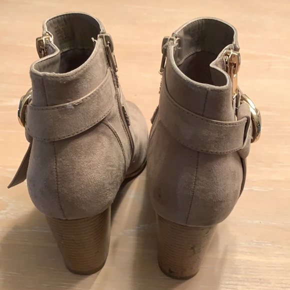 Women’s Apt 9 leather booties, size 9M, some wear see all photos, priced to sell - Picture 5 of 9